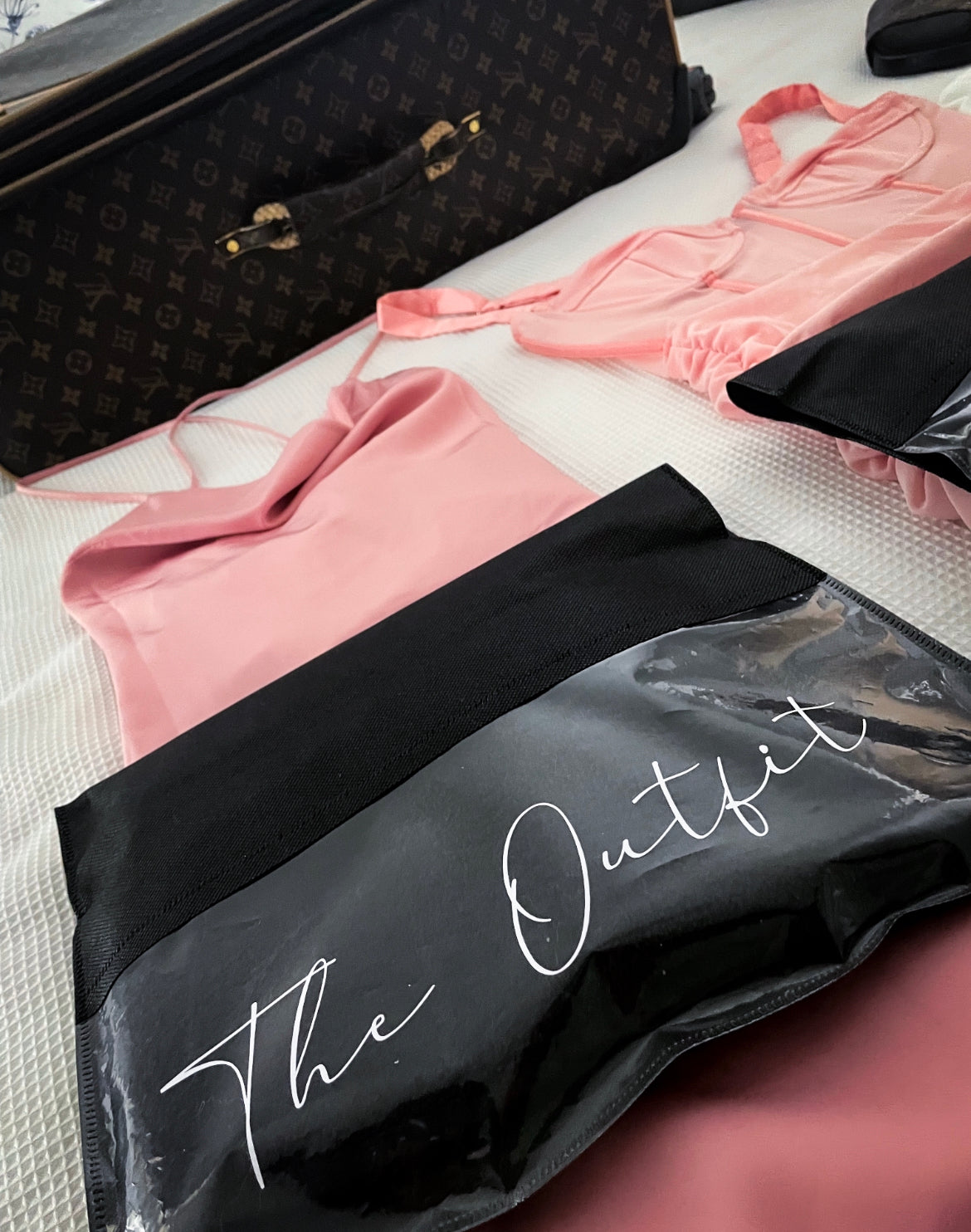 outfit organiser outfit planner. protect outifts. protect clothes bags. plan outfits